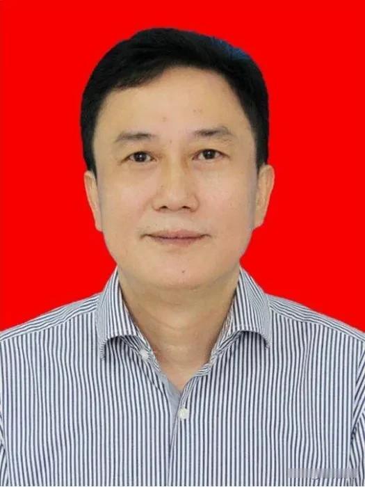 兄弟俩人同时被查，真的是上阵父子兵，打仗亲兄弟啊！

刚刚，权威媒体“廉洁江西”