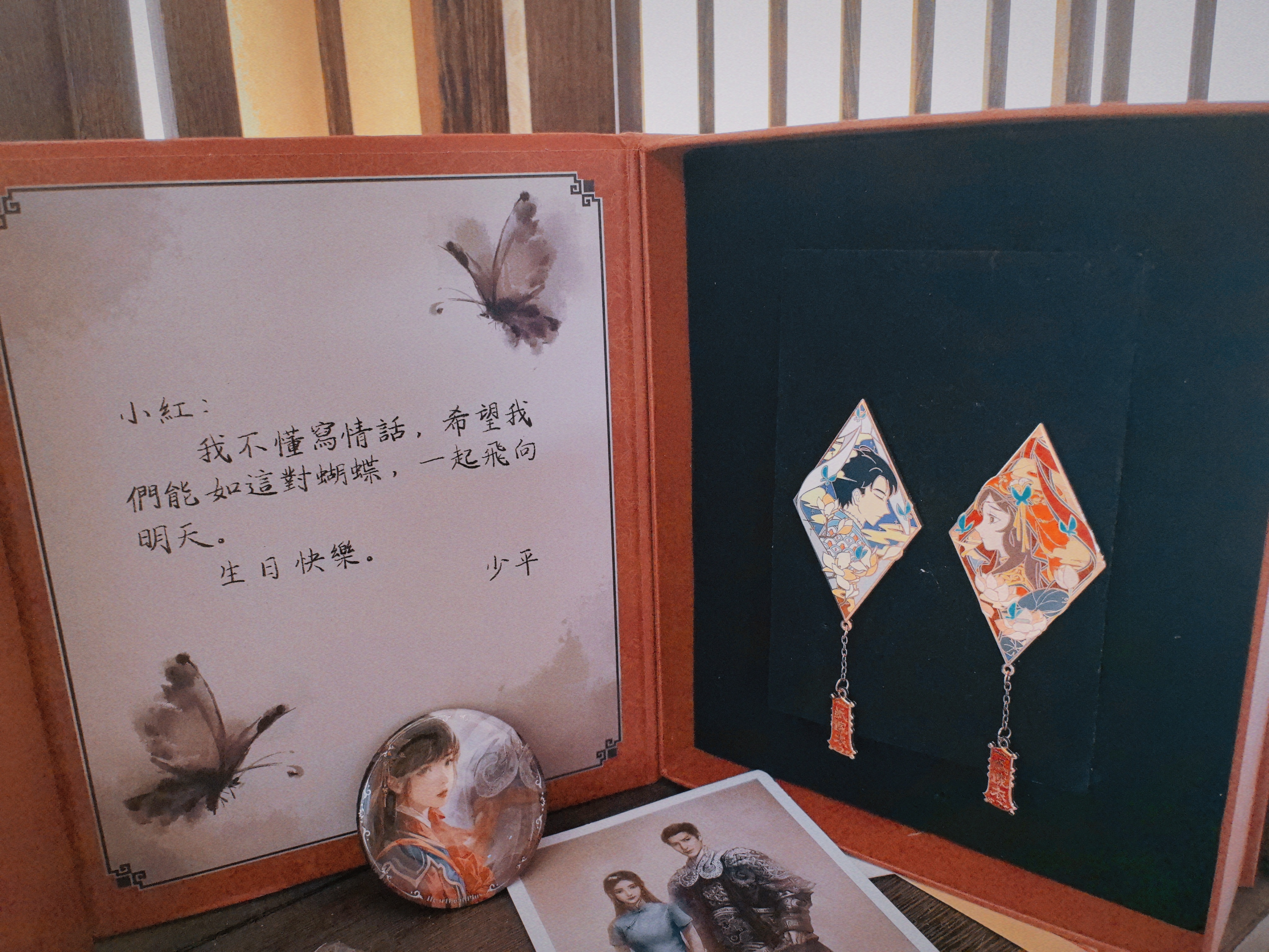 #纸嫁衣[超话]#梦情get(o´ω`o)又是在工位摆拍的一天 ​​​