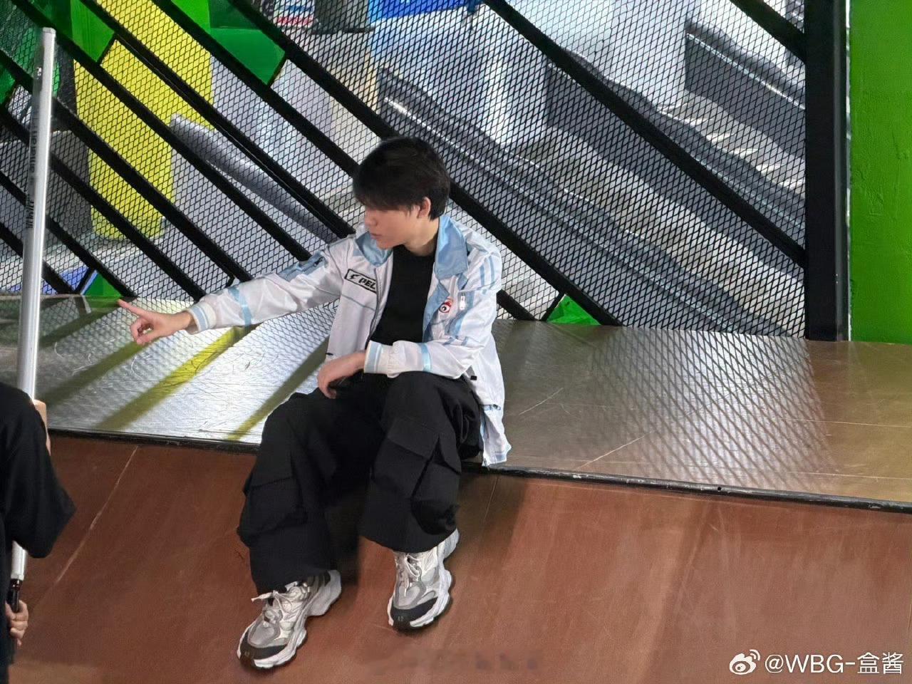 对镜比“1”的帅哥你好acg优创官在线品鉴和平精英全球总决赛