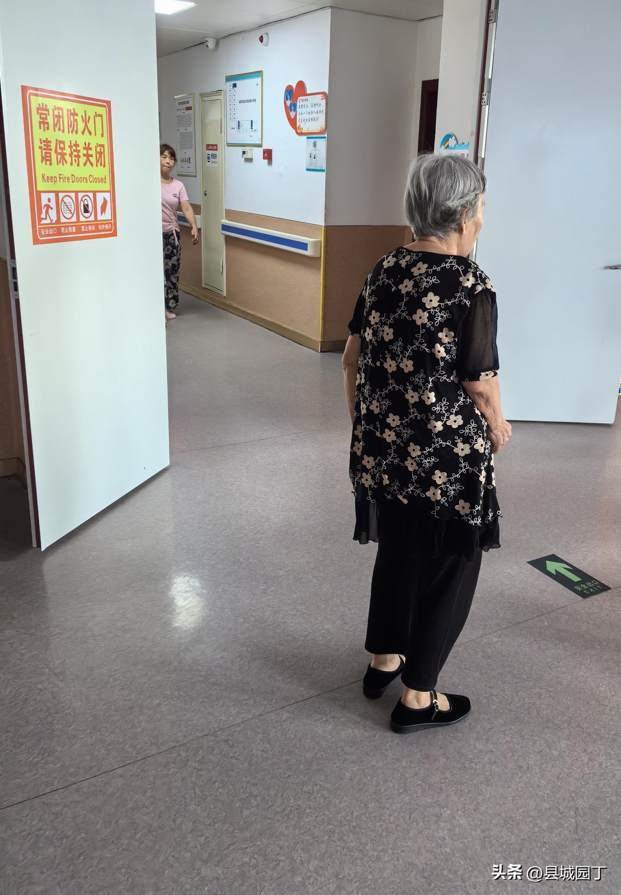 大神老哥问我女儿上大学一年花多少钱，我说3万多，我知道我哥问这干啥。

大概是可