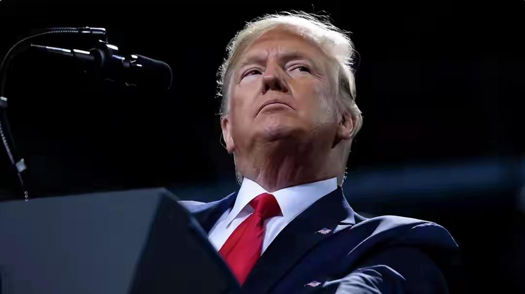 特朗普电话刚挂，日本2句话通告全球，中方不得不防，国人紧急返华