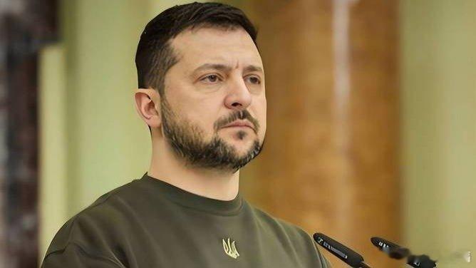 凤凰新闻【泽连斯基还威胁上了：美国去找中国谈】【文/观察者网齐倩】据路透社和乌媒