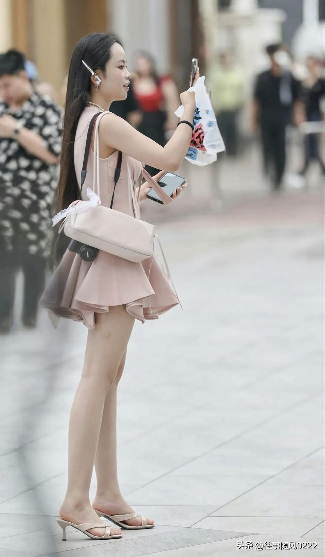 都市时尚女孩，优雅自拍时刻