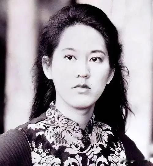 所有中国人都应该记住她，是她让全世界知道了南京大屠杀，她用一生揭开侵略者的丑恶，