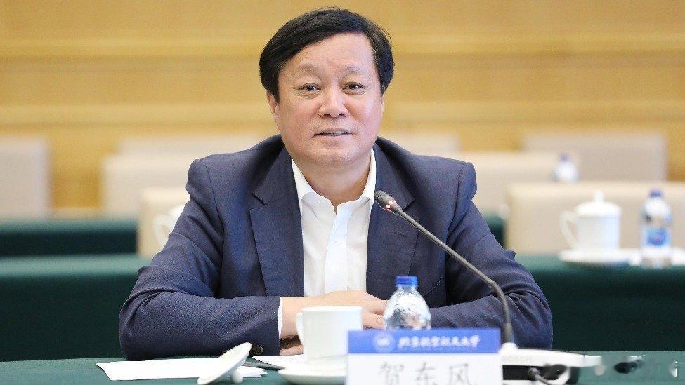 凤凰新闻【中国商飞董事长和波音CEO坐到了同一张饭桌上】记者获悉，国航董事长刘铁