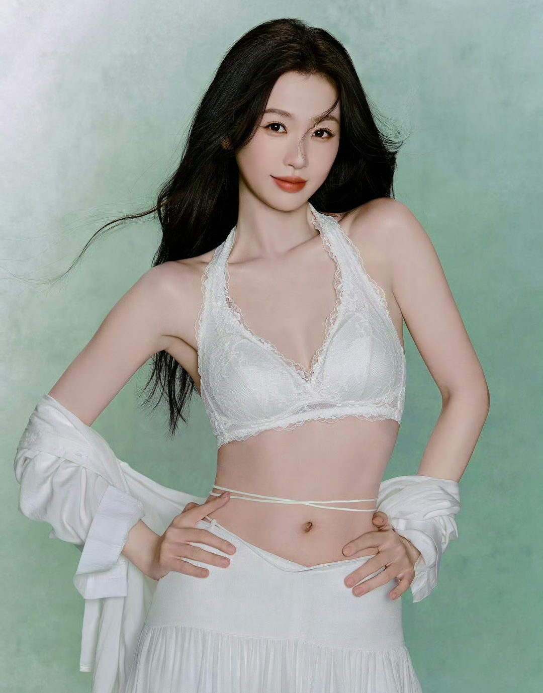 虞书欣最新商务大片营业，这身材好辣！！