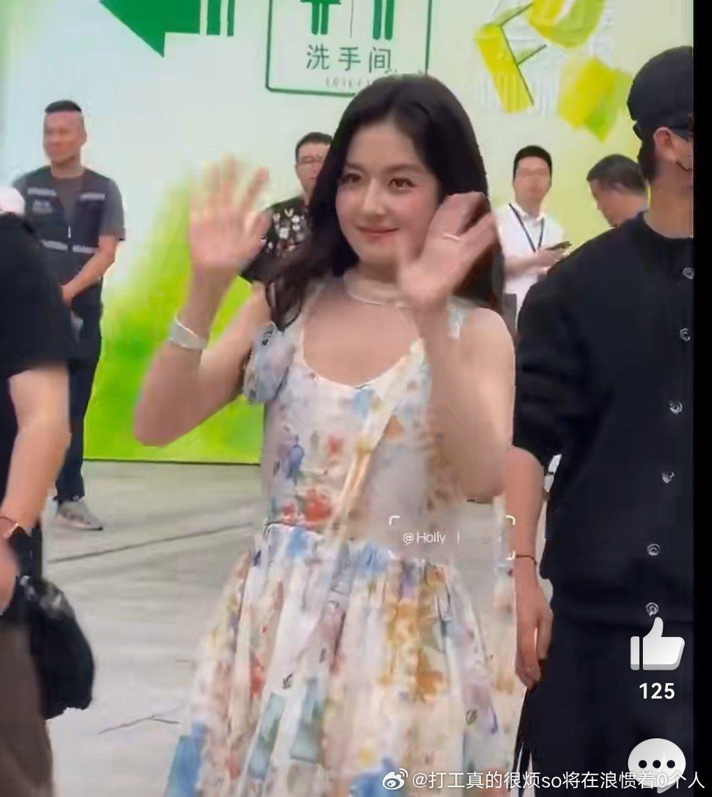 内娱营销号应该都是买了稿不能撤的 可惜精修出来前大饼脸伙夫脖已经暴露了居然和一群