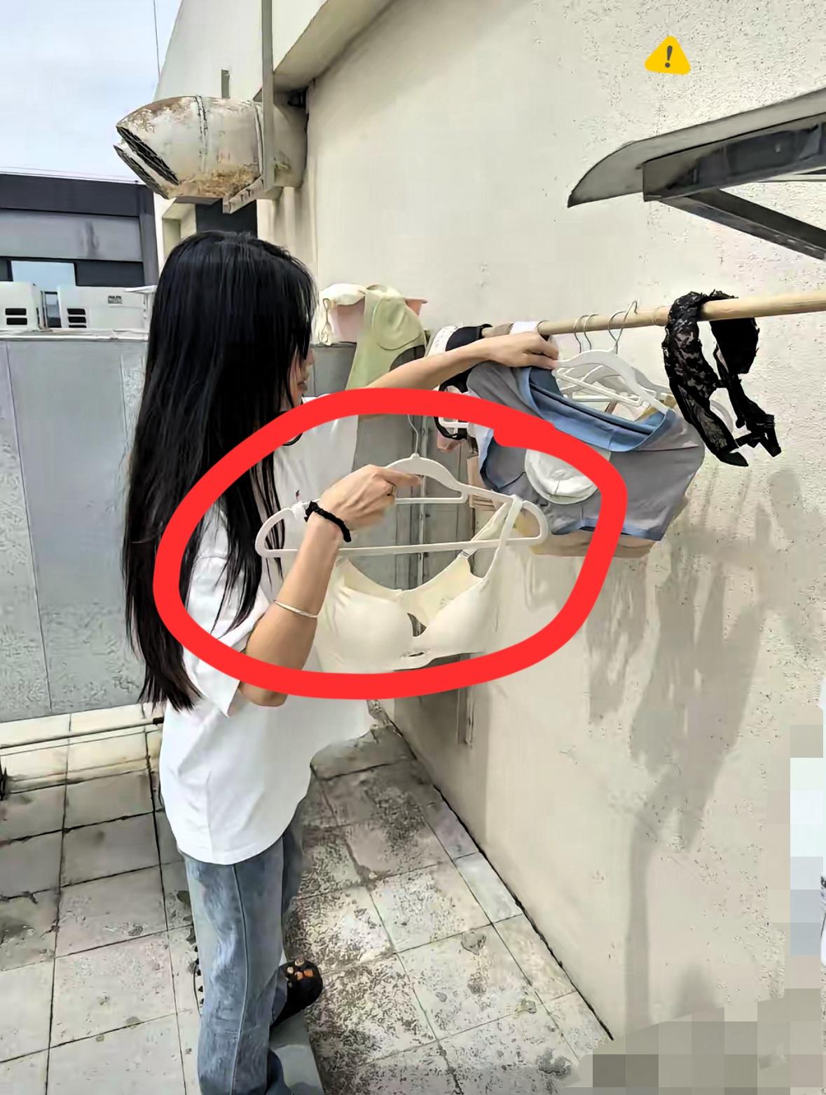 住这样的民房是真的麻烦，
洗点衣服要拿到楼顶晒，
感觉一点隐私都没有，最让人头疼