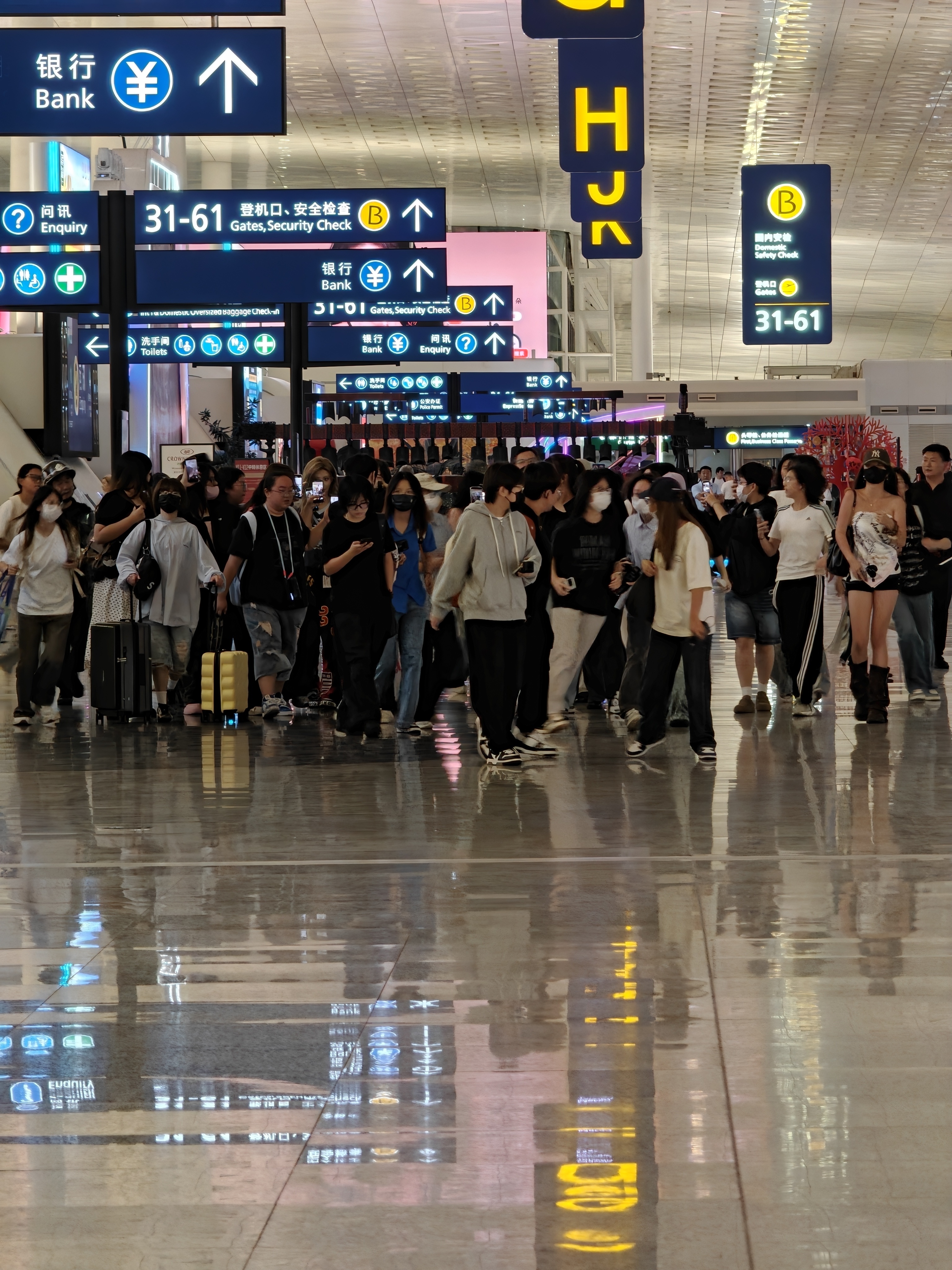 已经两次偶遇了smy了，好神奇，完全不知道在干嘛 ​​​