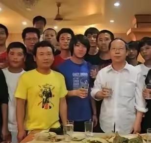 2013年，一艘中国货轮在印度洋沉没，让人意想不到的是，船上17名船员竟然都被狂