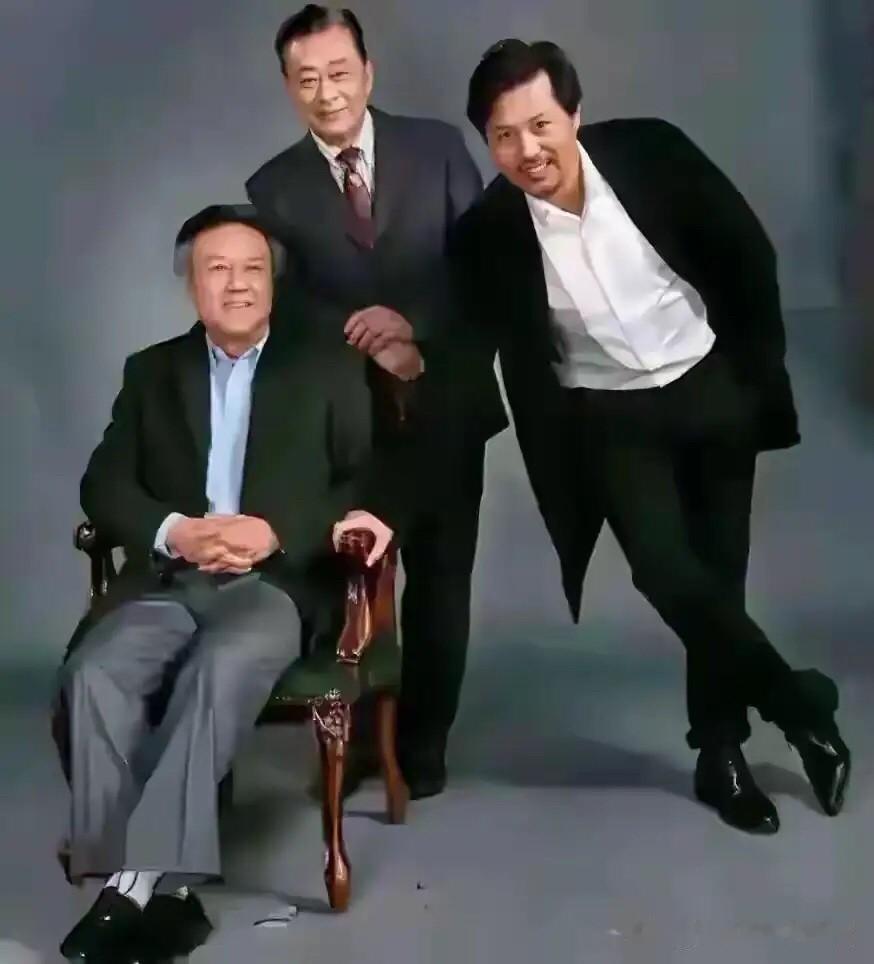 三位老演员难得同框合影，如果全部认出他们的，你应该有五六十岁了吧。达式常，佟瑞欣