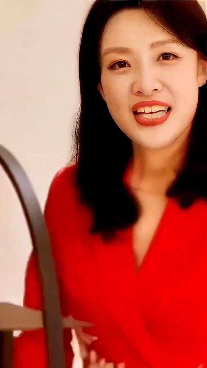 周涛这状态，真是绝了！

离开央视舞台，大家以为她退居幕后当董事长，没想到转身就