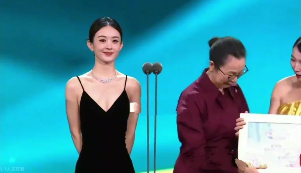 赵丽颖真诚大气的发言：“我是中国女演员赵丽颖”，很难让人不爱。

在颁奖典礼上，