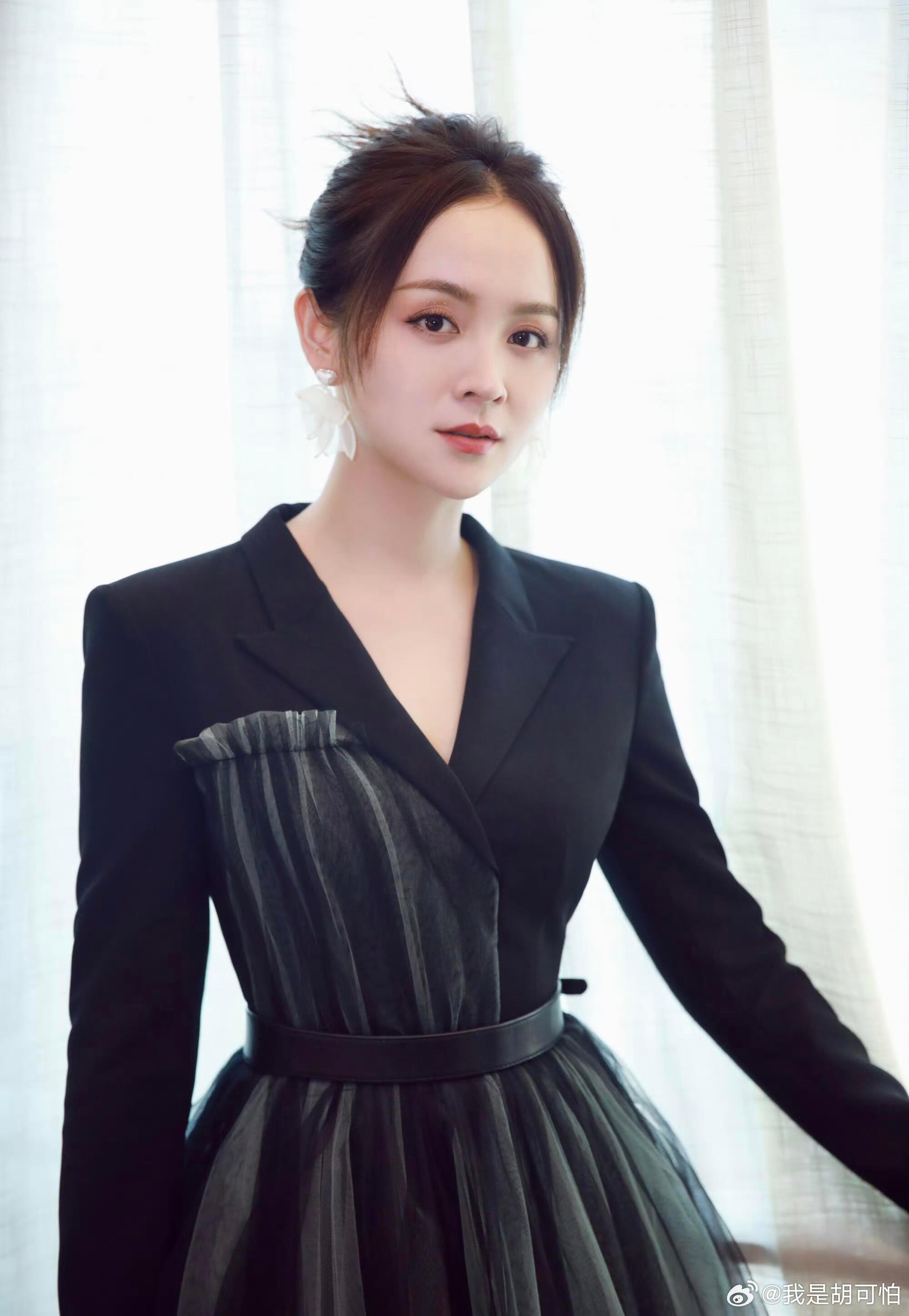 四十岁不是终点，是热烈转折点邓莎称：“四十岁，不是岁月的终点，而是人生的转折点，