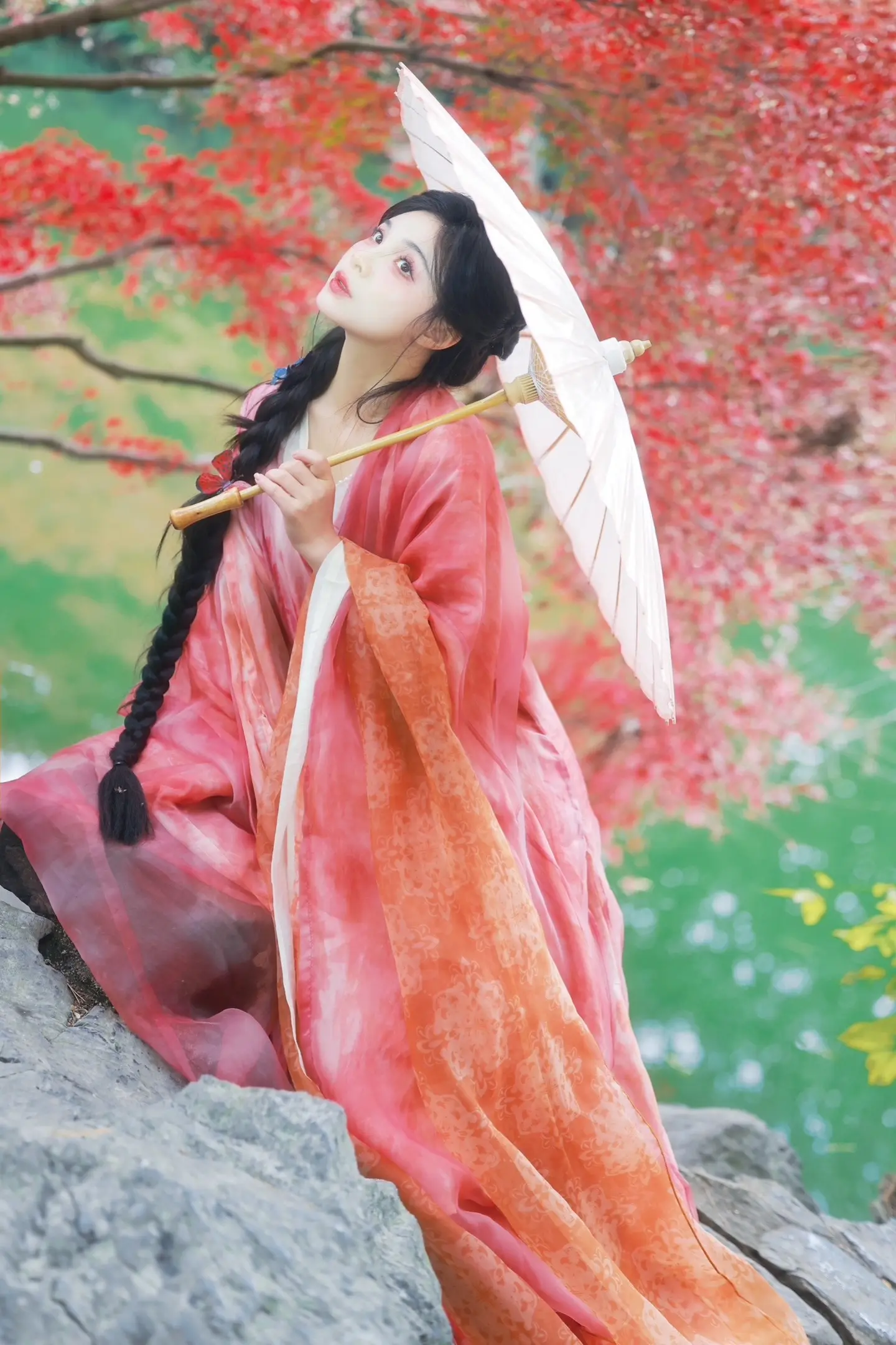 缓缓飘落的枫叶像思念🍂。摄/后：我