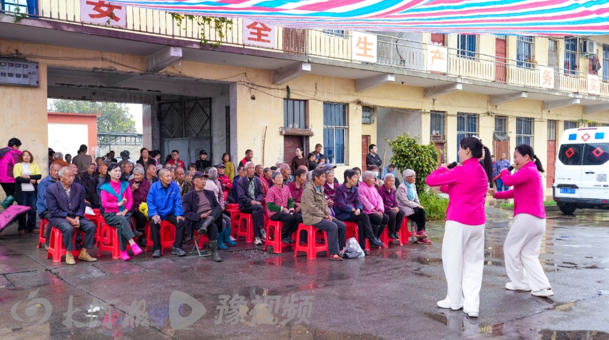 九九重阳送健康——林州市肿瘤医院开展大型义诊暨科普文艺宣传活动