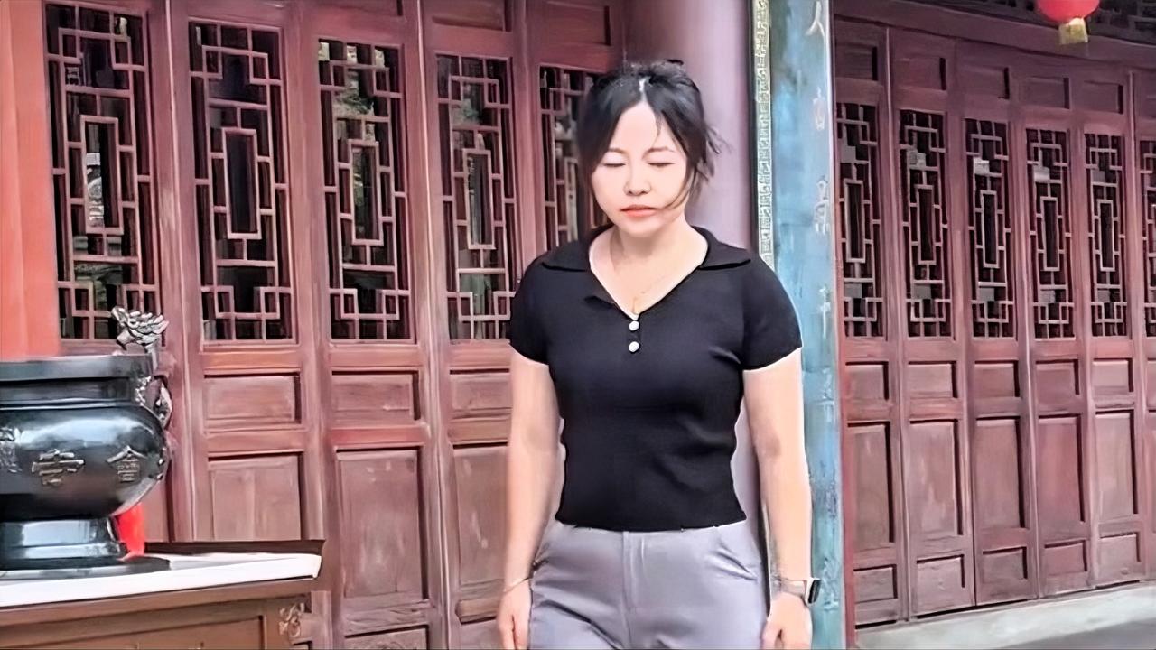 我从40岁后，
就开始干保洁工作。
没办法70后的悲哀白手起家，
没人搭把手，