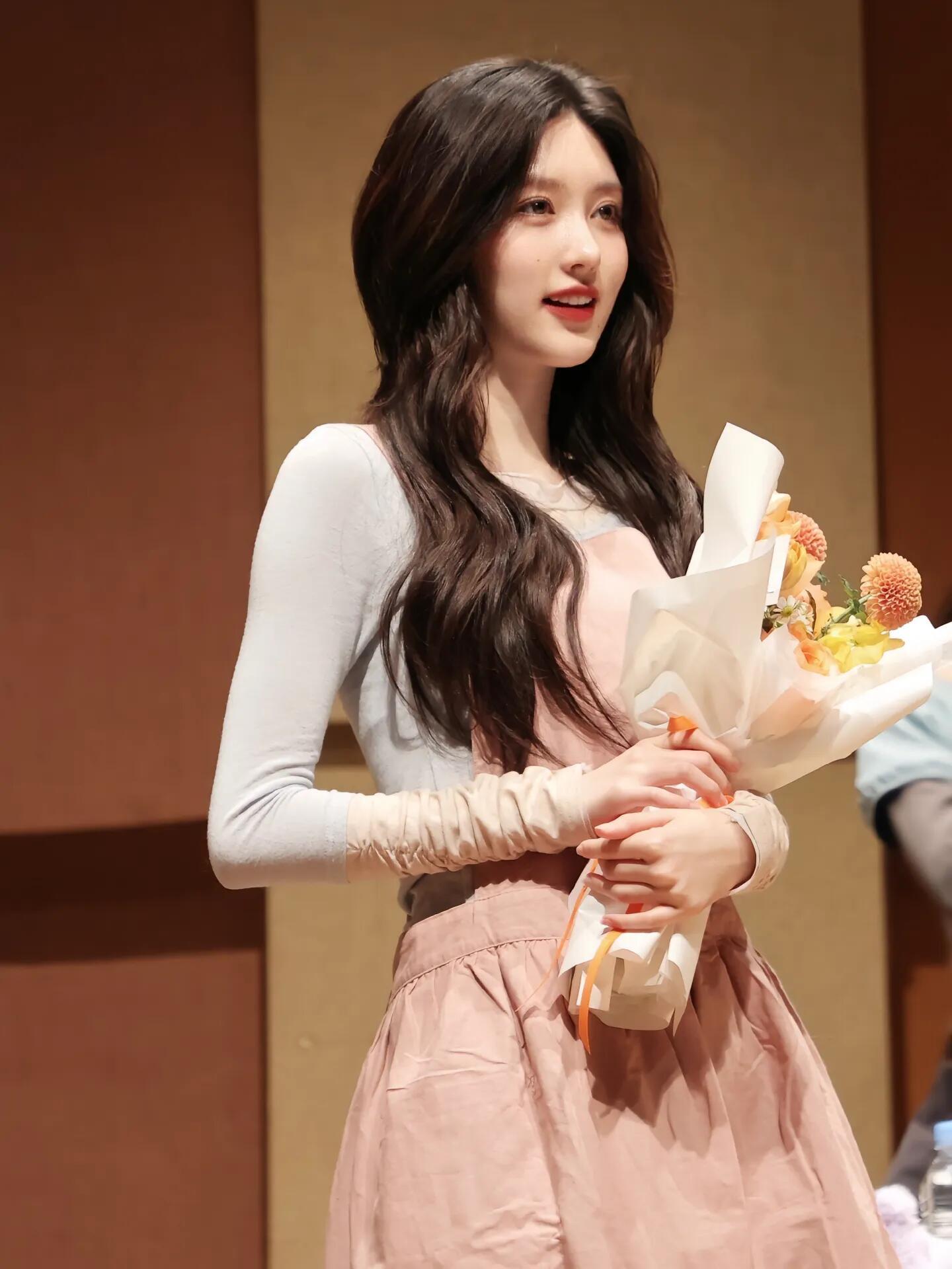 喜欢金秋天与生俱来的妈妈感 美丽小姨感….💫 ​​​