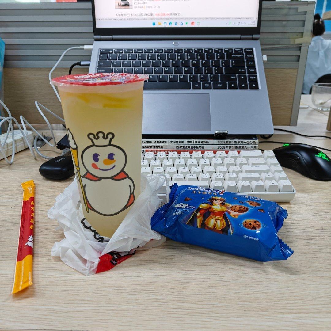 下午茶继续整一个这次是雪王和王子🍪曲奇的味道还是好百吃不厌[馋嘴][馋嘴] ​