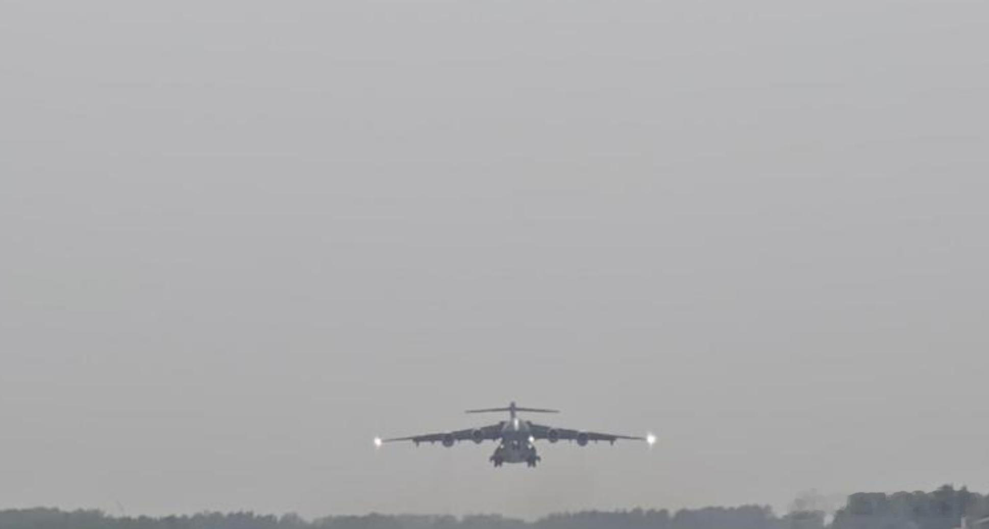 一反常态！美媒高度评价运-20B的重大意义近期，我国运-20B执行韩国志愿军遗骸