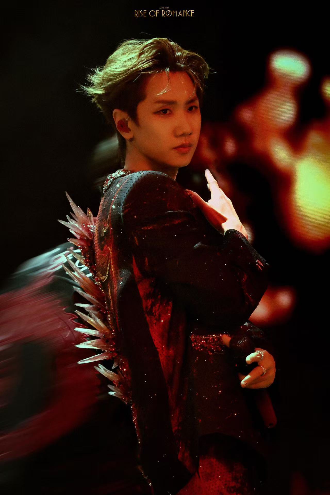 汪苏泷被男粉叫老公的反应 明明在认真聊时差，男粉猝不及防一句“你是我老公”，汪苏