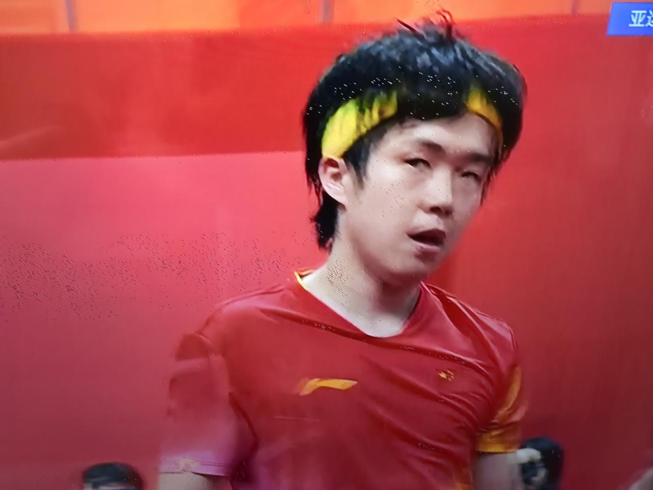 不比不知道！
王楚钦4：1击败阿拉米扬，张本智和3：4不敌阿拉米扬，虽然团体赛上