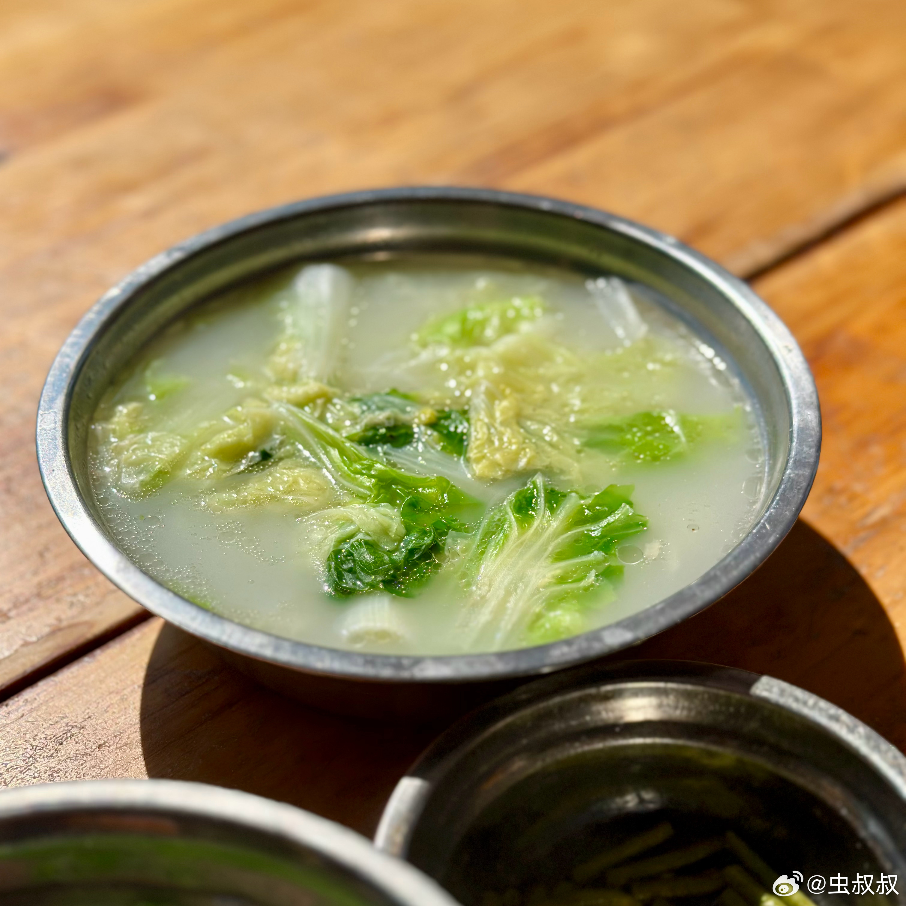 午餐，羊肉汤，蔬菜。舒服[哈哈]  ​​​
