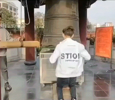 小哥:俺没大意，俺闪了，没打着，哈哈！