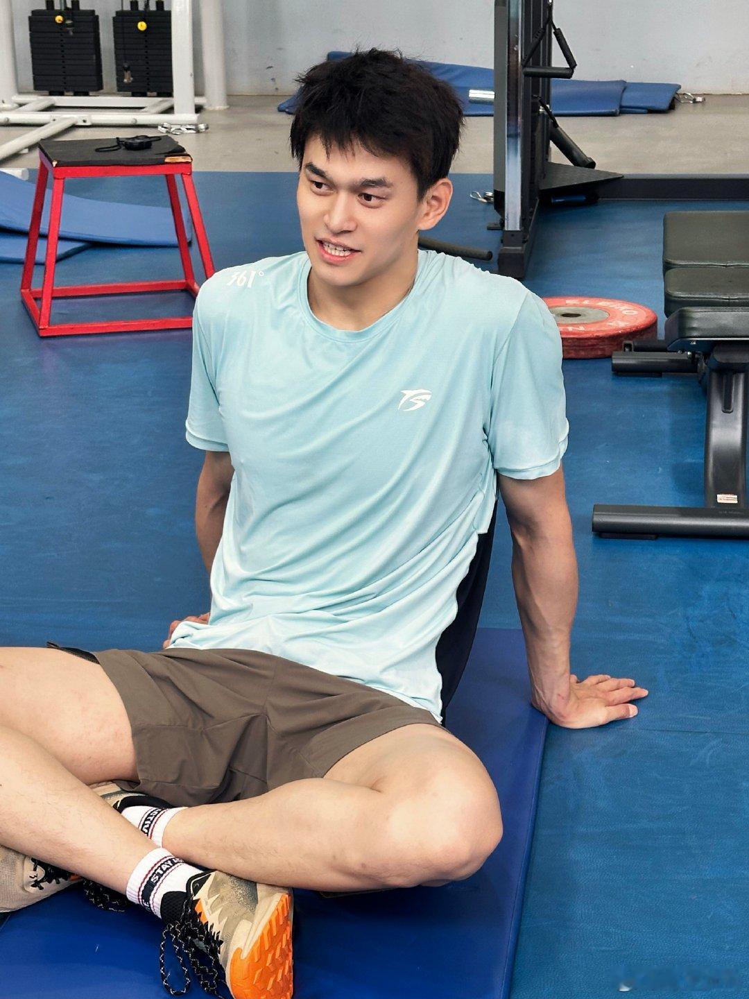 孙杨高原训练备战经历着身体与心理的双重考验，高原备战挥汗如雨。期待他在后续比赛中