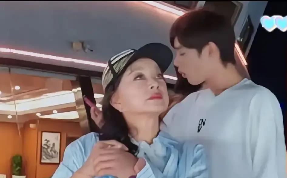 咱们心心念念的《新白》巡演这回真变天了！
叶童直接缺席，VIP票价却飙到了288