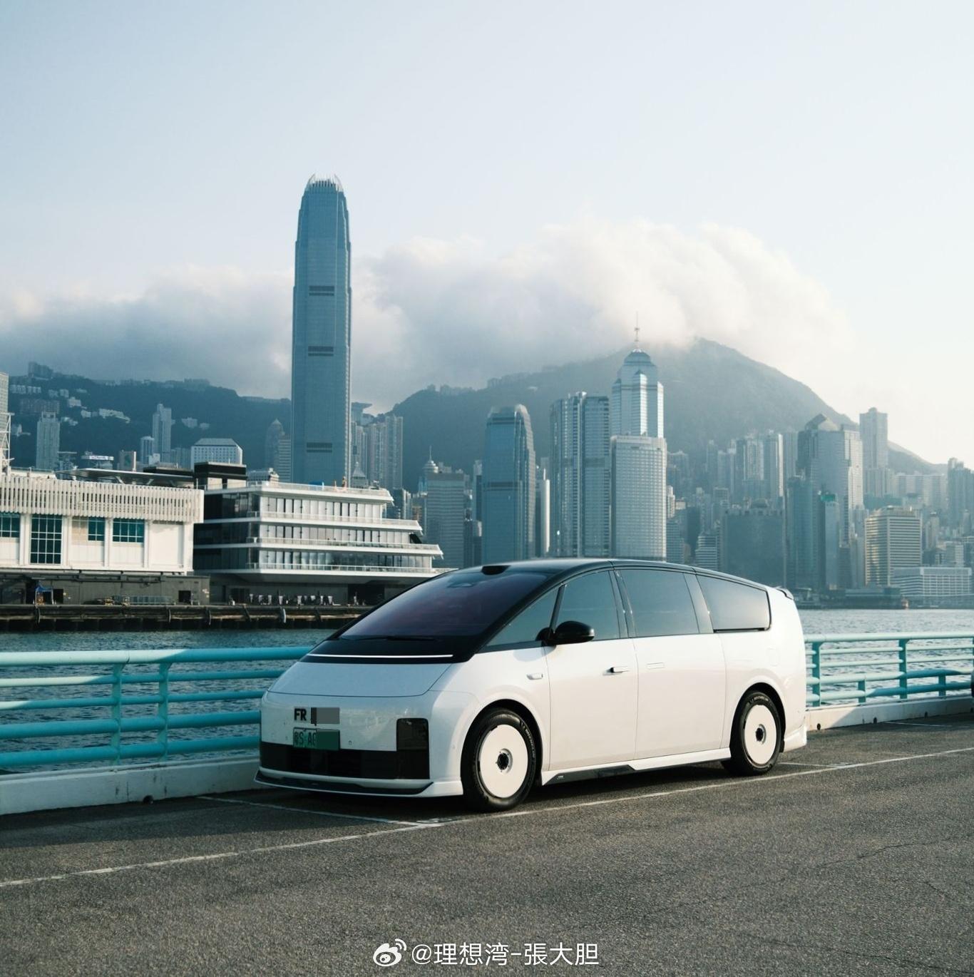 早啊！粤车南下入港，又是羡慕理想车友的一天！理想MEGA 是真的帅啊！