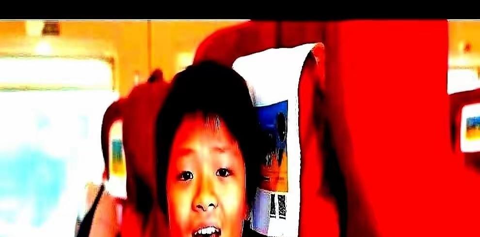 凌晨3点，董路被一条私信惊醒。一个12岁男孩问怎么参加足球试训。董路让他先发视频