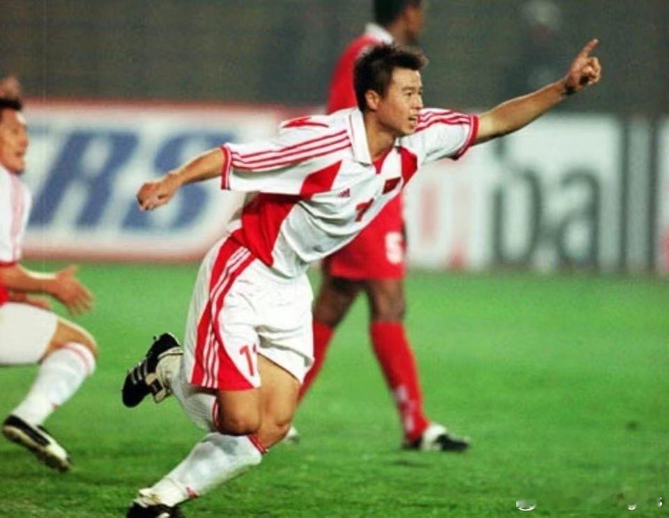 24年前的今天，沈阳五里河，这个男人进了个球，然后中国球迷最爱的五个字横空出世。