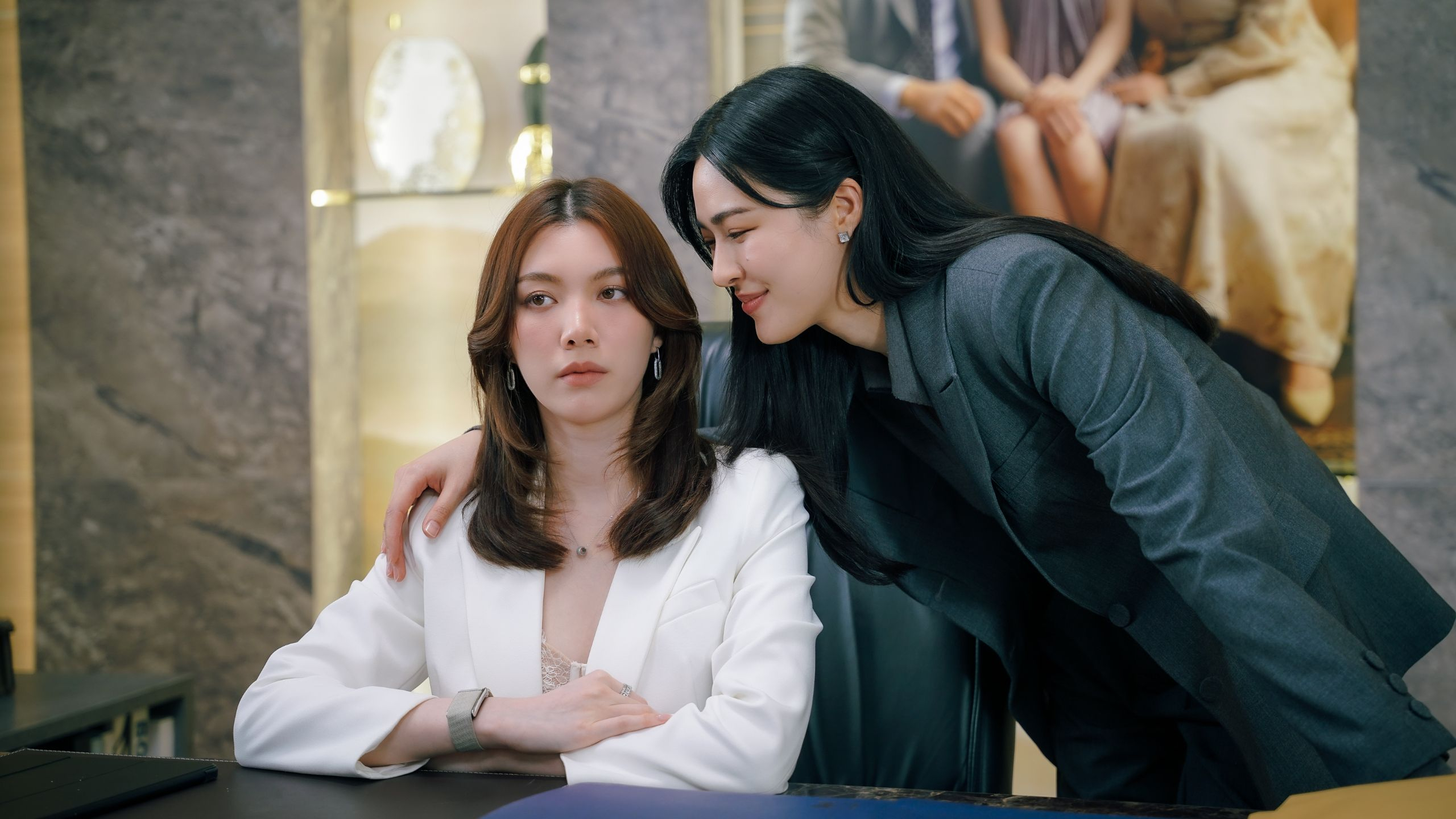 腹黑钓系年上1×单纯女大0 《总爱请客吃饭的漂亮姐姐》第八十六章专栏 · 猫鼠游