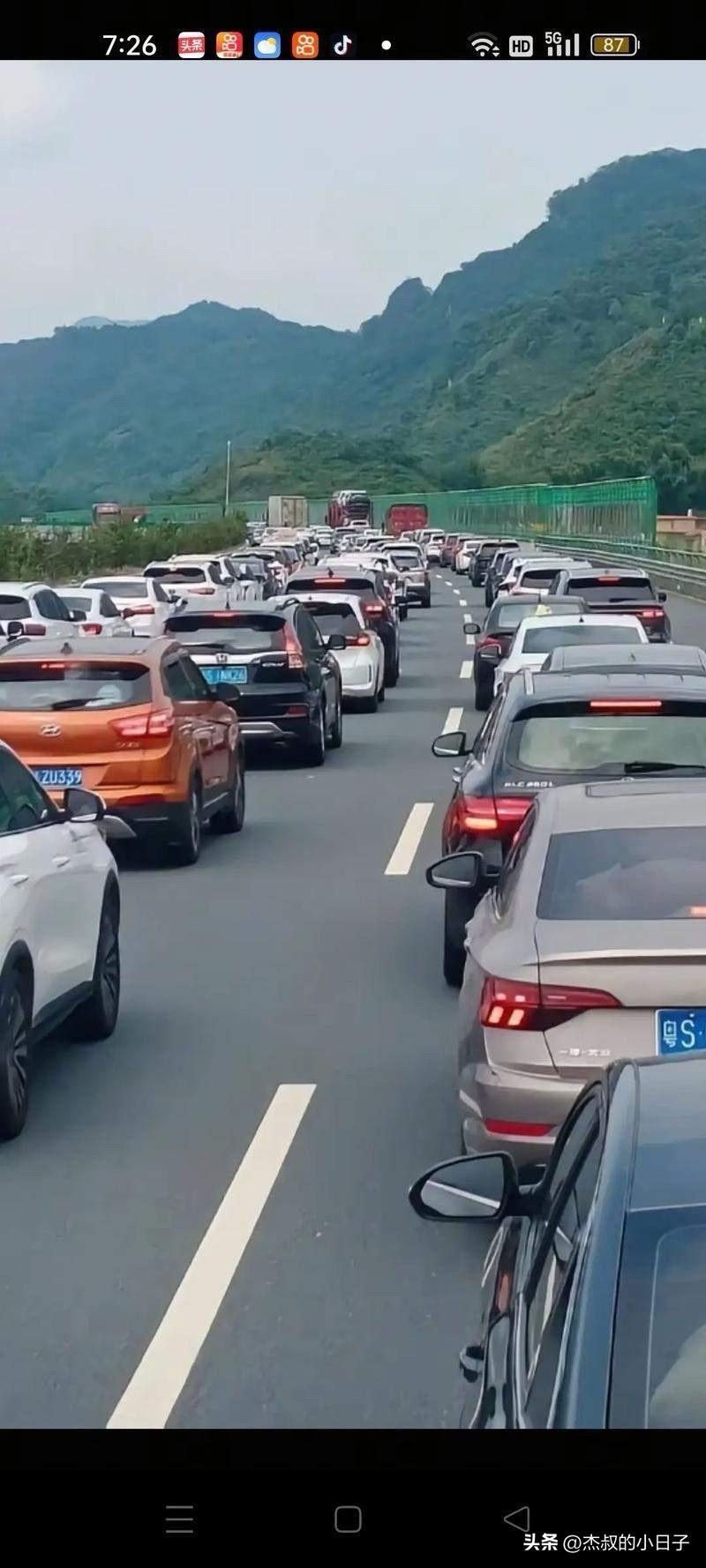 谁现在已经启程开始国庆长假了？

今年的国庆长假8天，足够让网友们开车自驾四处溜