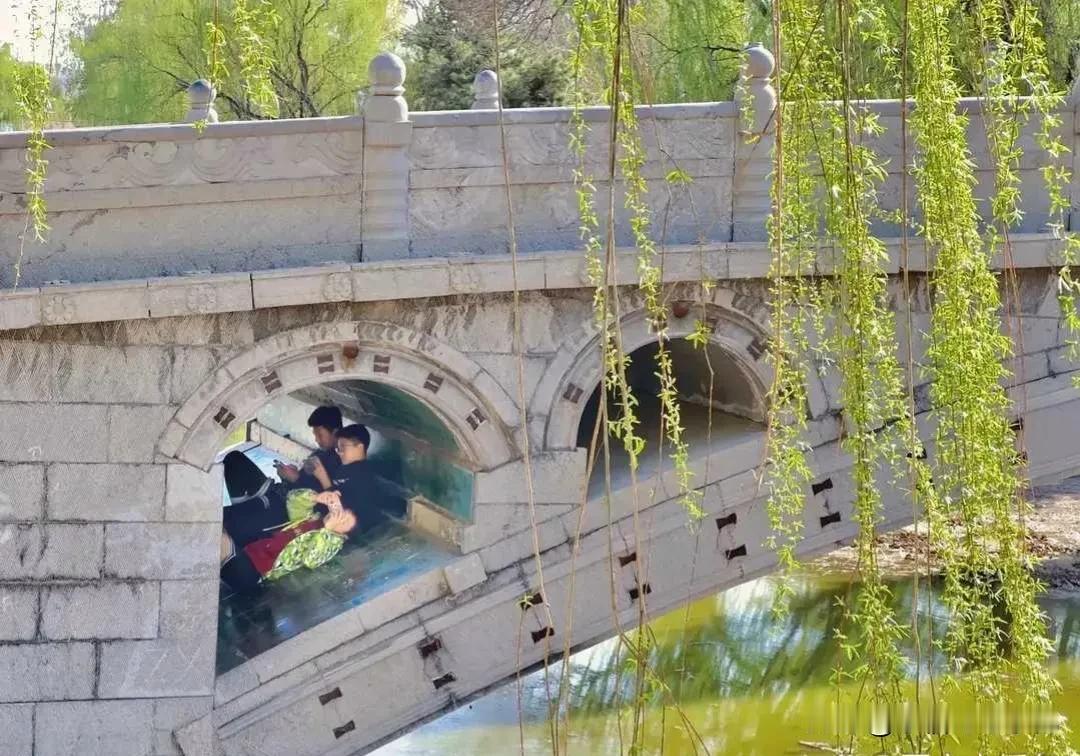 你小时候在桥洞里玩过吗？