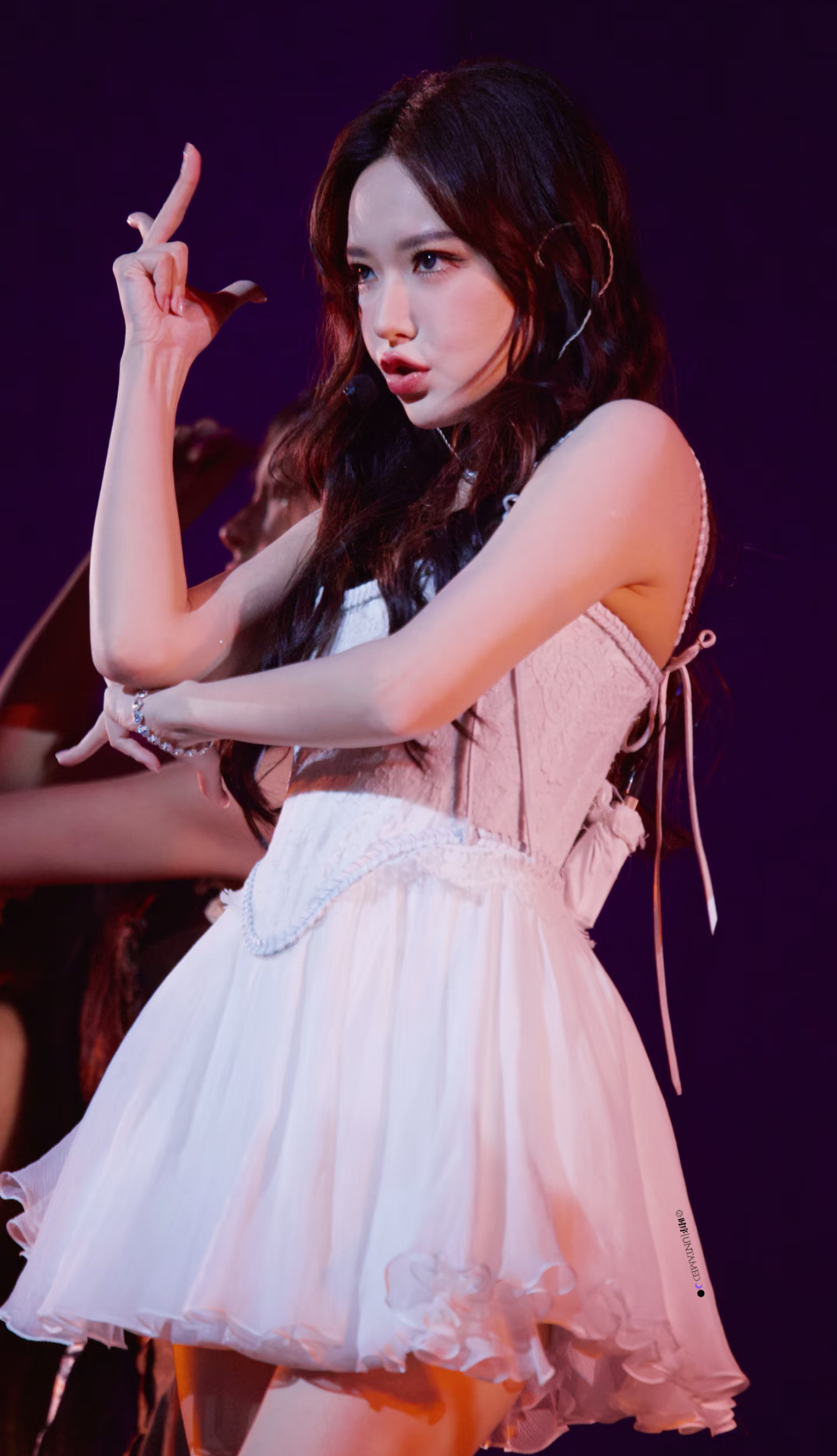 哈哈哈这张也太可爱了，美少女变身 