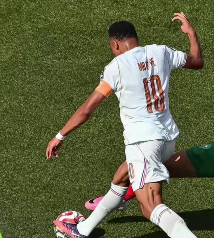世界杯四分之一决赛首场：法国2-0完胜摩洛哥晋级！姆巴佩瑕不掩疵

      