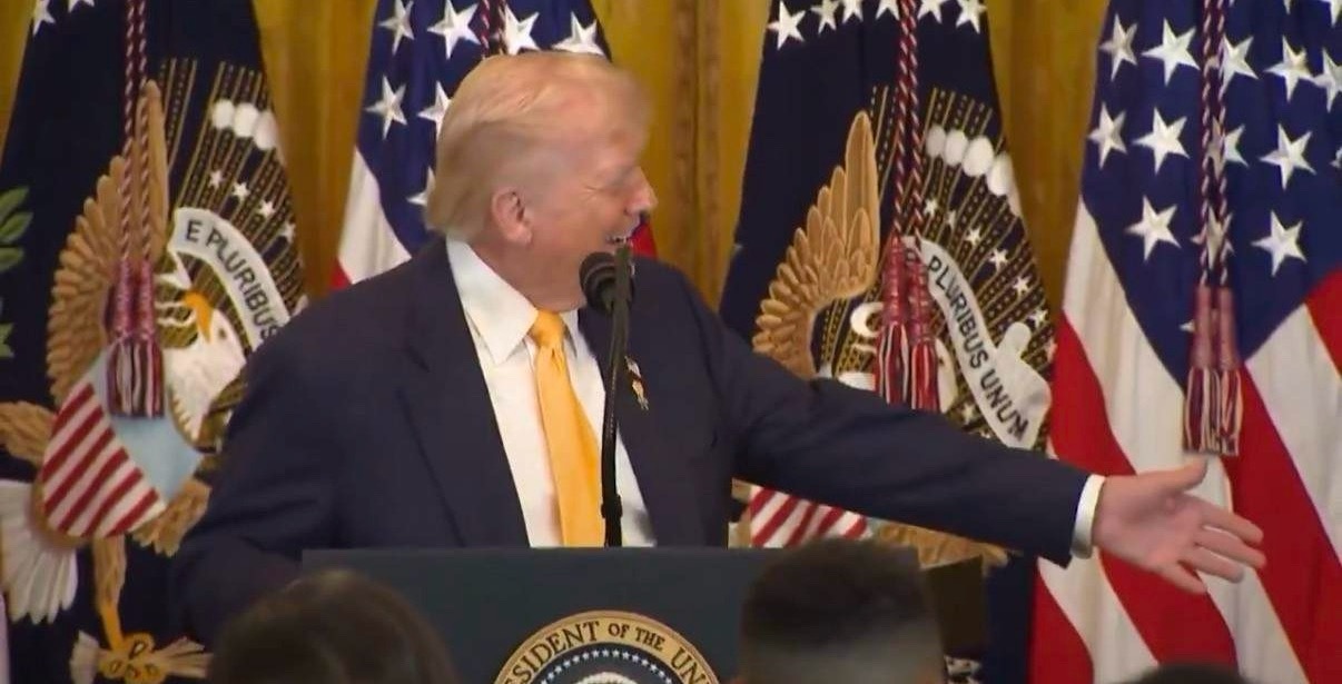 刚刚，特朗普评拜登：“我们有过一个白痴当总统。他根本算不上总统。首先，他根本没赢