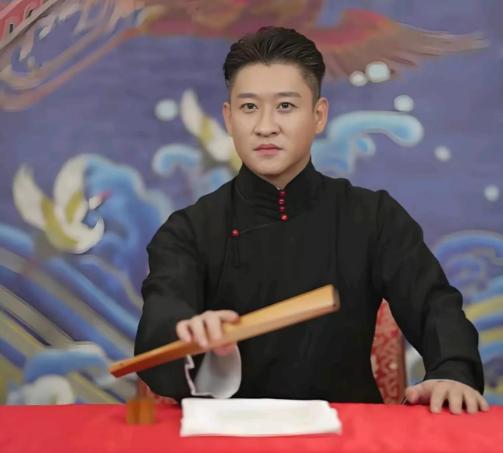 曹云金的3段感情史，比他说的相声还热闹。从香港女星到海南旅游小姐亚军，再到《人民