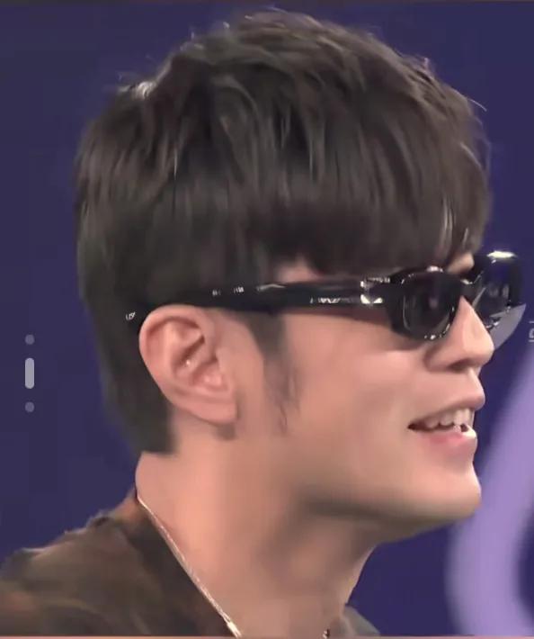 周杰伦澳网5秒出局！耍帅扔墨镜，连球都没碰就下班？
 “砰！”
 2026年1月