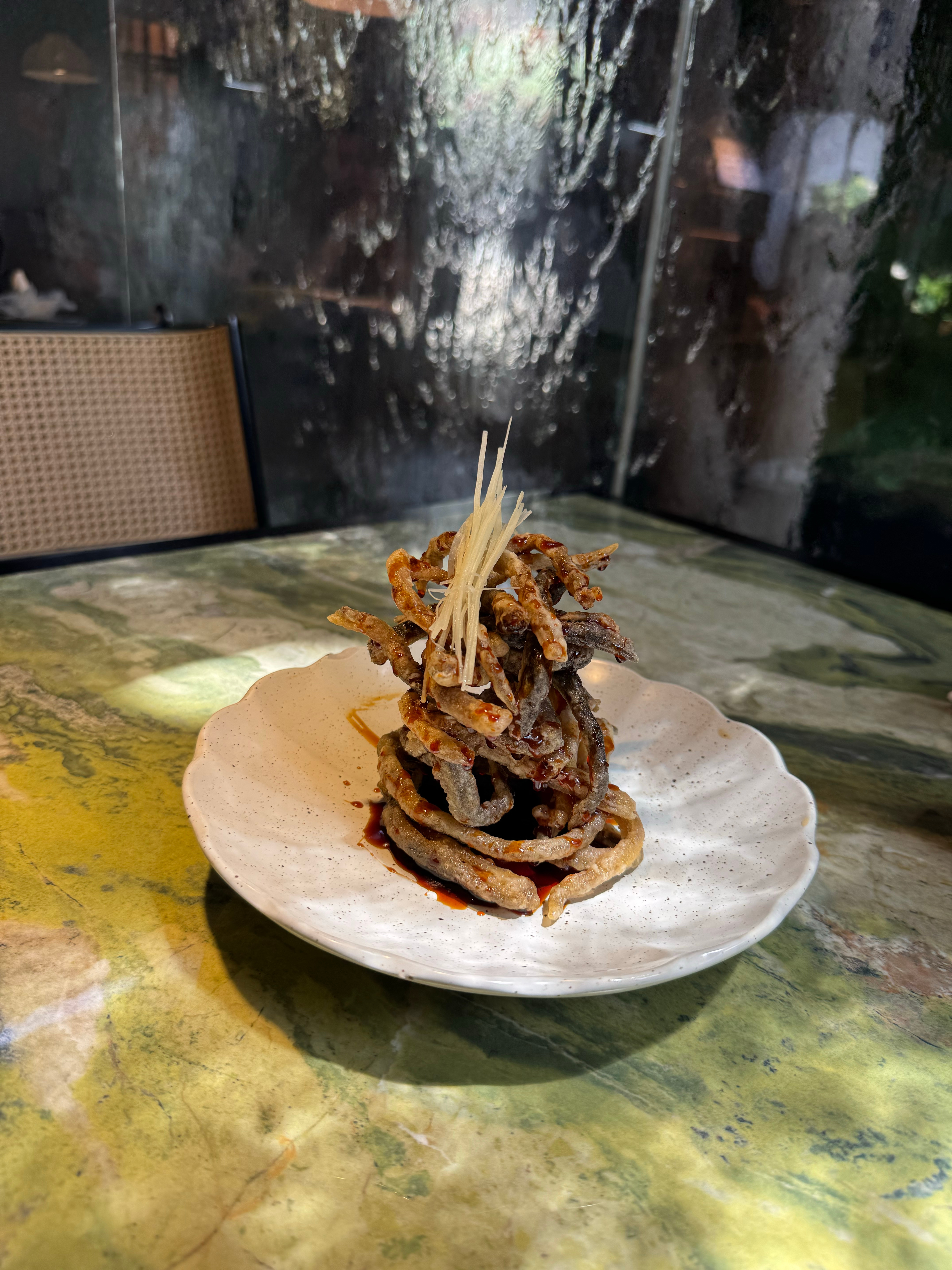 我与梁溪脆鳝的第一次邂逅没啥感觉 能吃 就是有点油 炸得太酥了 吃不到鳝鱼的口感