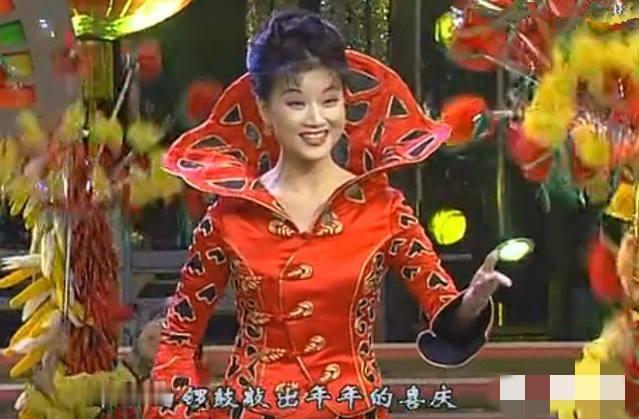 98年的春晚，宋祖英一首《好日子》唱得人心澎湃，感觉她的歌声里都含着糖，日子也像