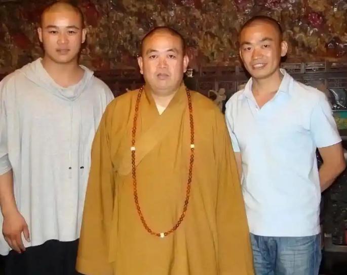 我有很强的预感，

这下王宝强是彻底睡不着觉了。

王宝强作为释永信门下众多“明