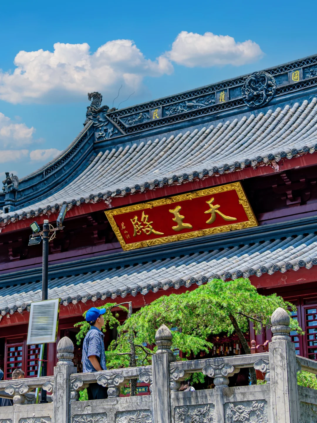 南京不是只有梧桐！鸡鸣寺黄墙太绝了