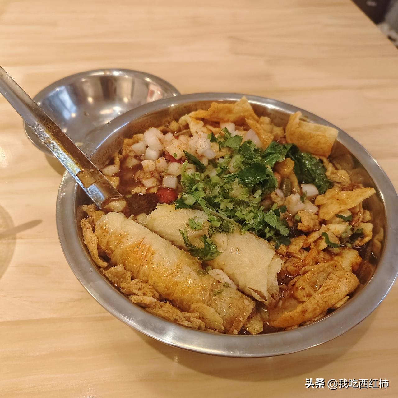 37岁中年少女遇见爱情
30几岁还单身应该都曾披荆斩棘。
我曾经一直觉得我会一直