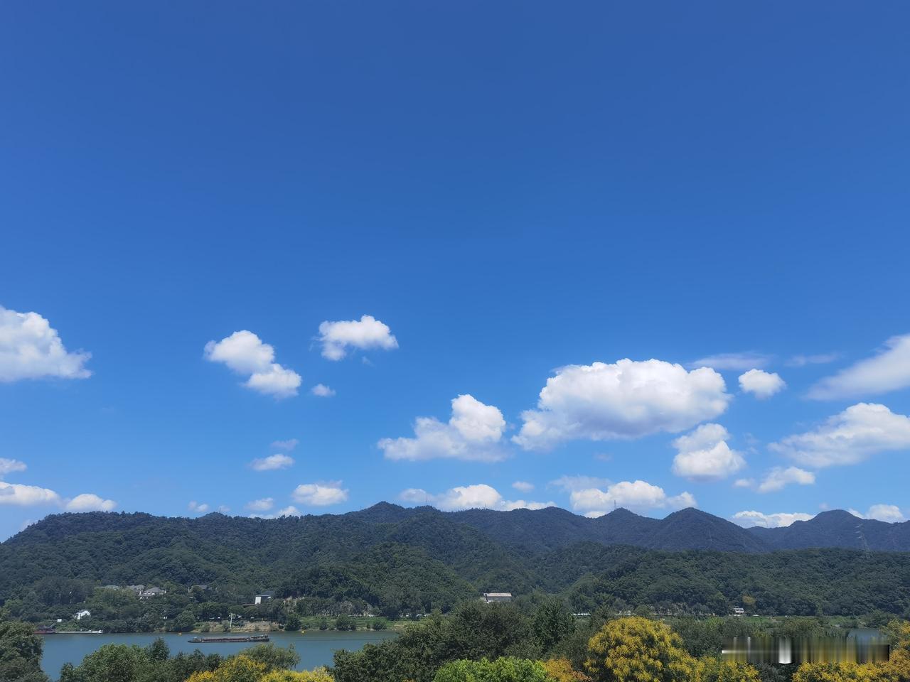 初秋的天空