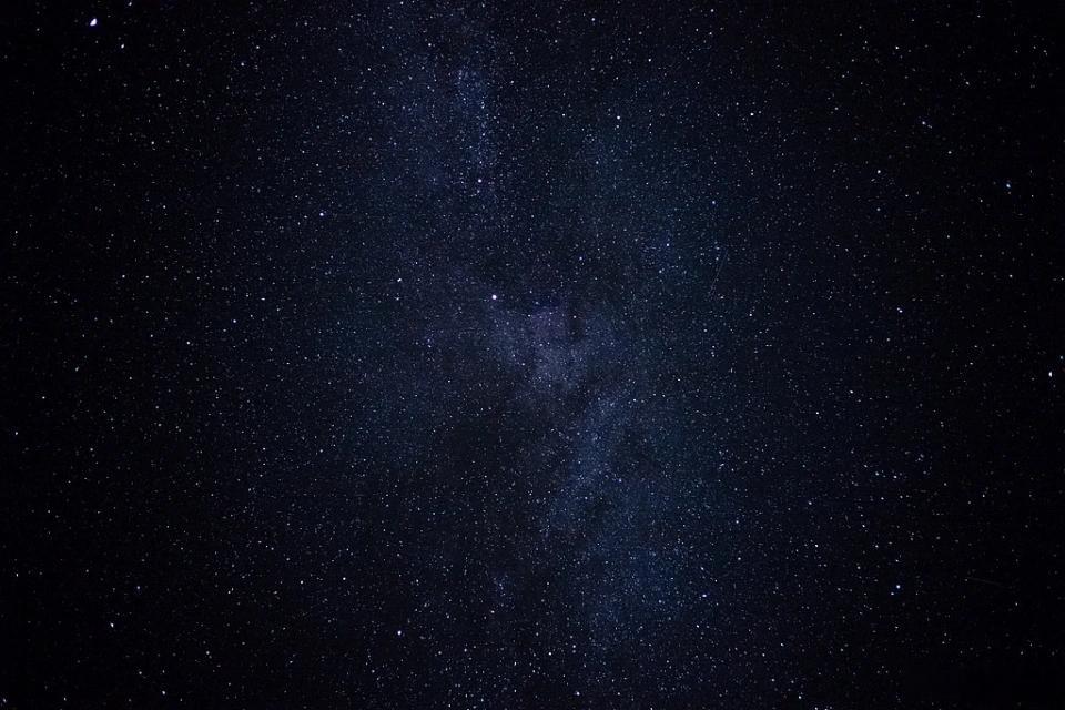 《自然》杂志发表新研究，恒星系统CD-35 2722可能为三层结构，并发现证据指