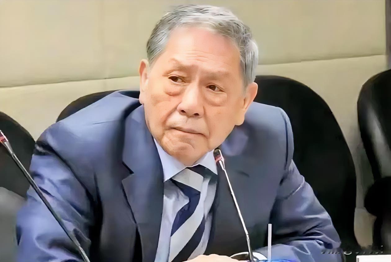 堂堂一个地区领导人，出门居然靠“蹭机”？

退役中将帅化民爆了个大料，5月2号那