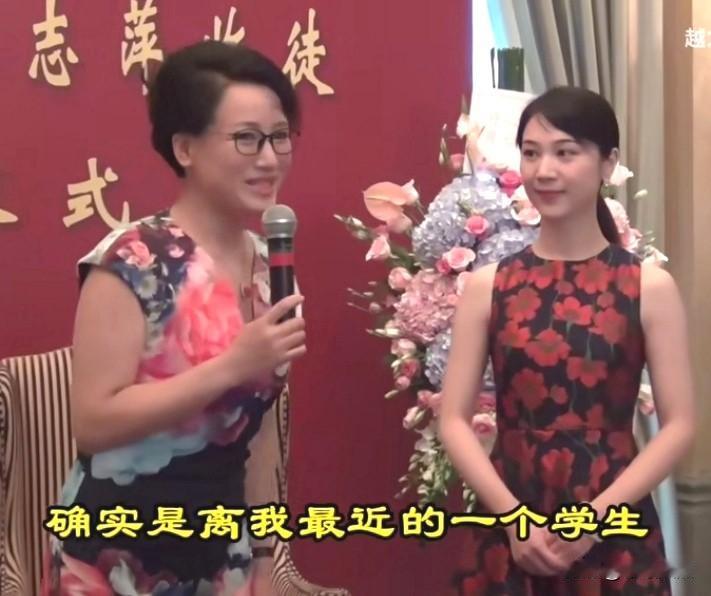 在当今越剧舞台上，王派花旦李旭丹是新生代演员里极为幸运的一员。
2018年，她拜